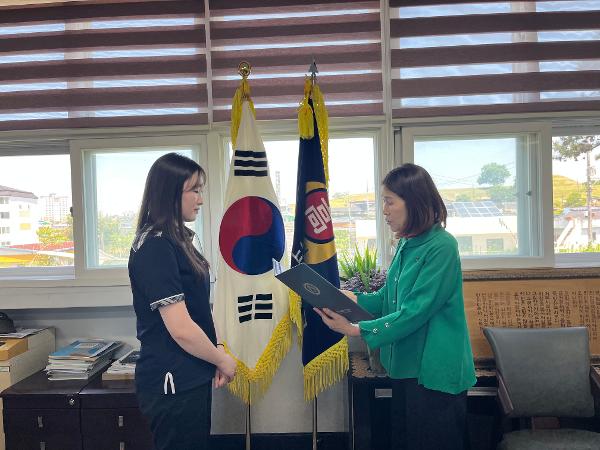 2026년 함안군 청소년 한마음 축제 표창장 2학년 최유진 대한사립학교장회 봉사상 표창장 3학년 심서현 선행상 3학년 안초은 